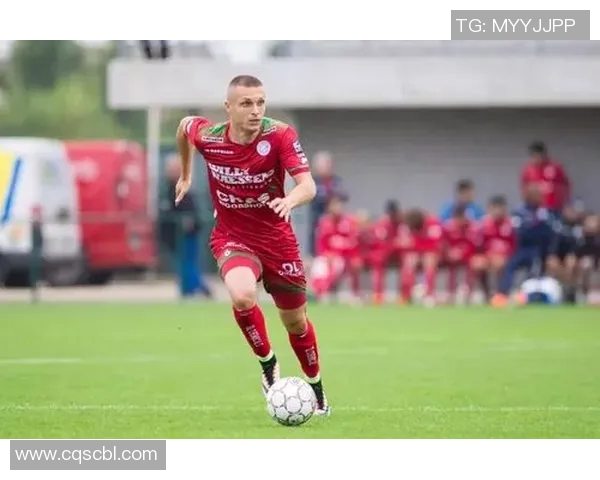 威尔郡与华斯兰德的激烈对决揭示足球战术与团队协作的重要性